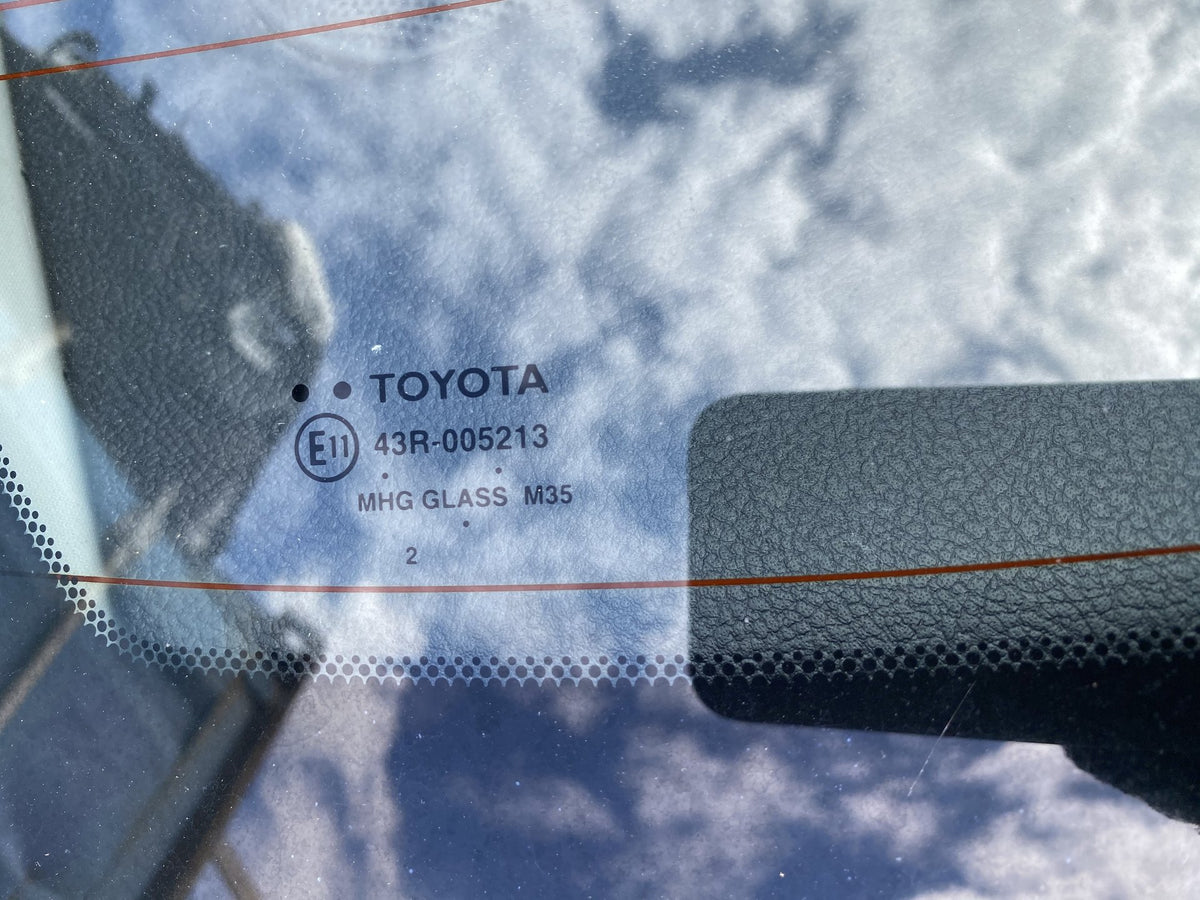 2016 Toyota Camry Hybrid H Dismantling For Parts