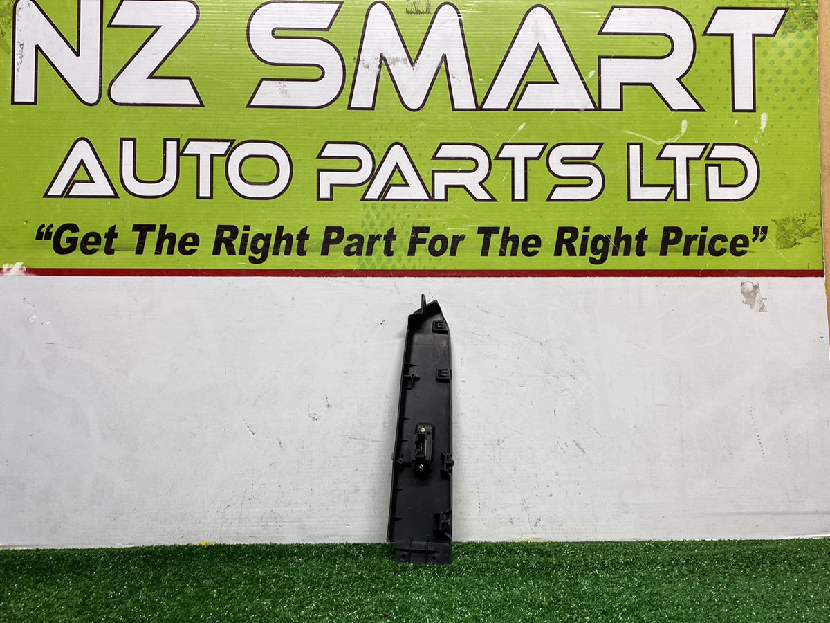 2007 Mazda Verisa - Left Front Window Switch PN: D01C684l6