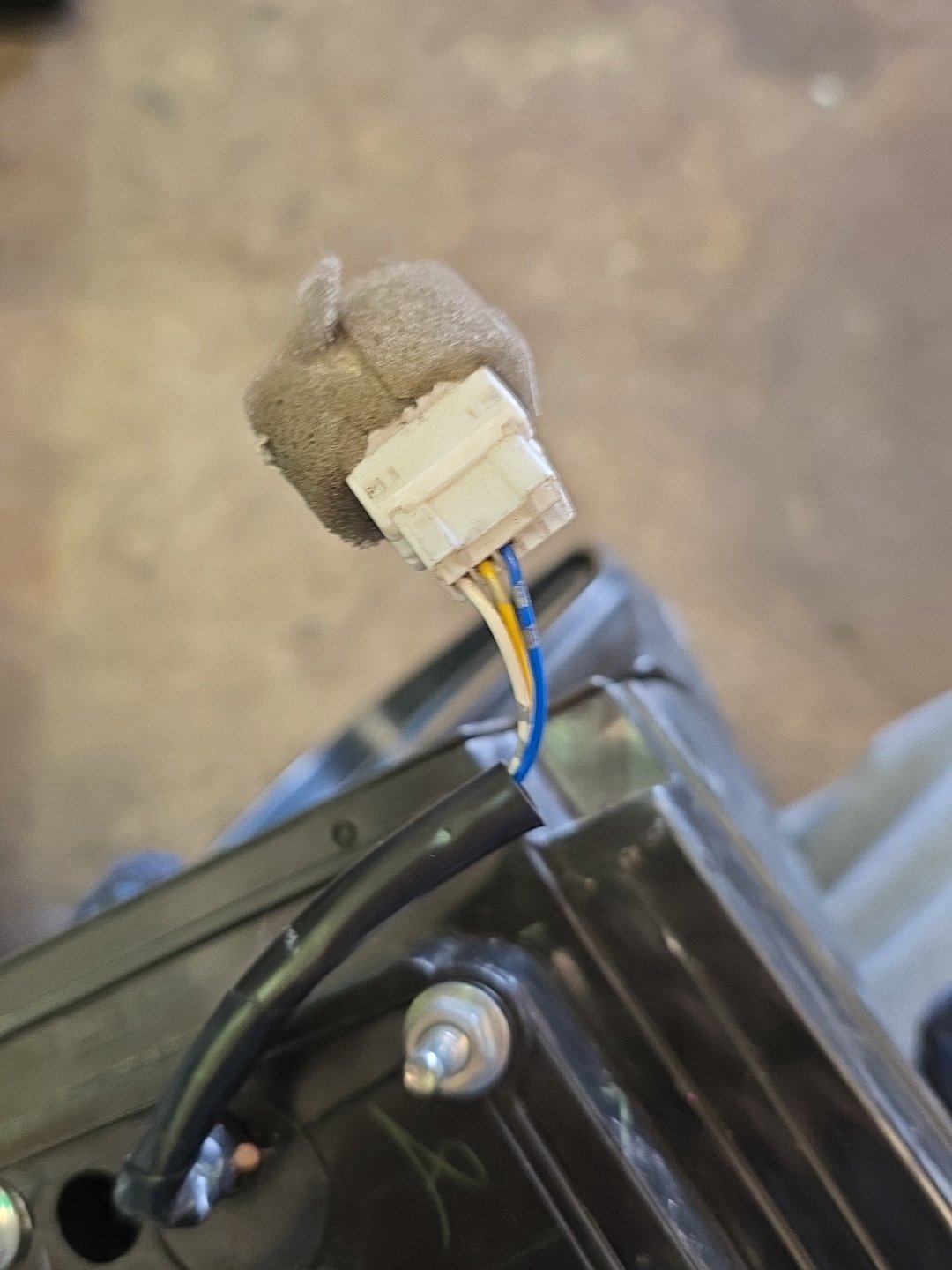 2012 Mitsubishi Triton- PN: 3 wires