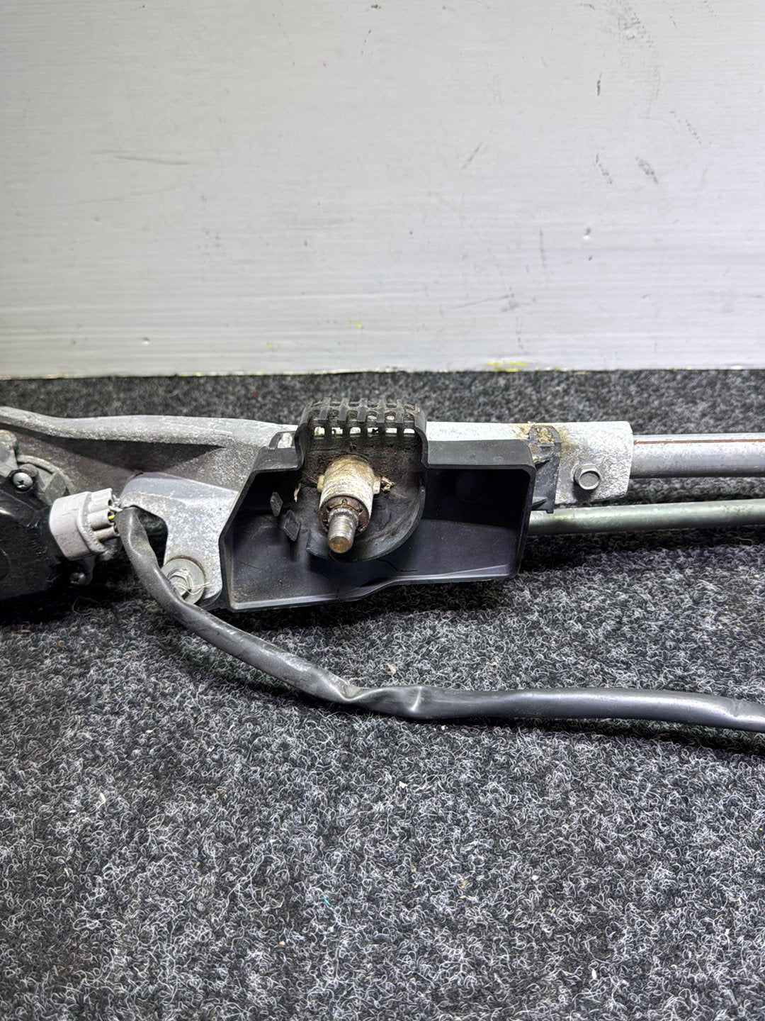 2011 Mazda Demio DE3FS - Front Wiper Rack Assembly