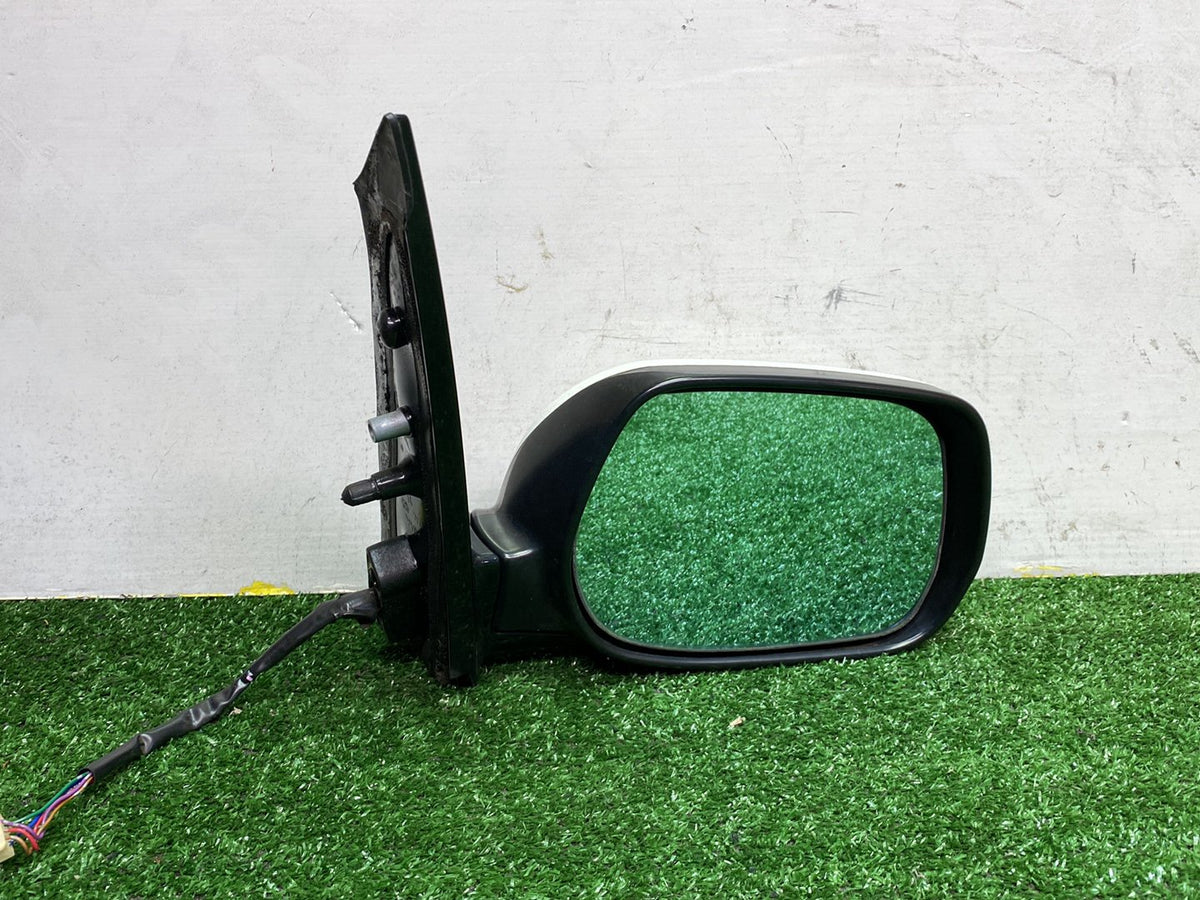 2005 Toyota Ipsum - Right Door Mirror PN: 5 wires
