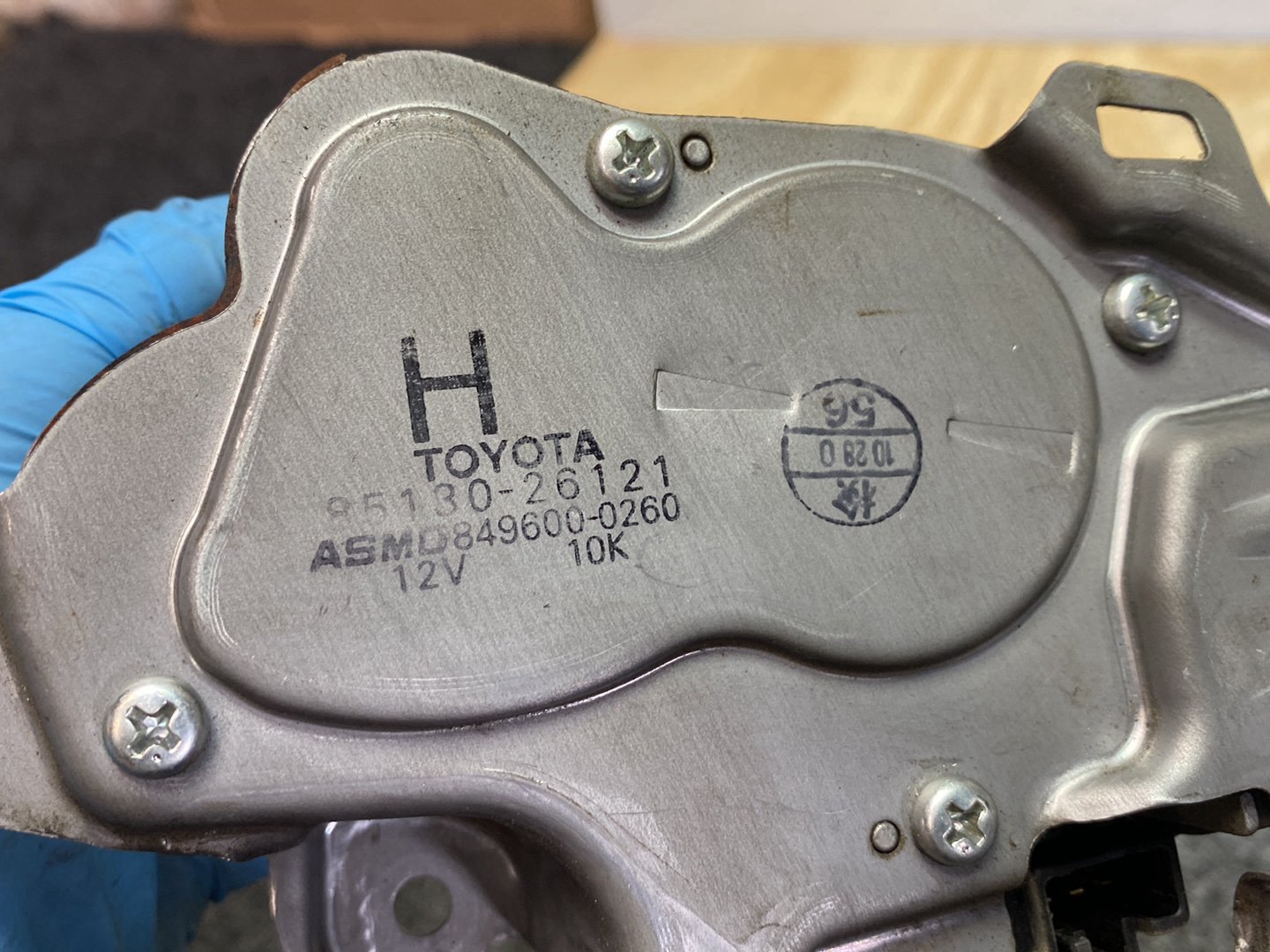2007 Toyota Hiace - Wiper Motor PN: wiper arm