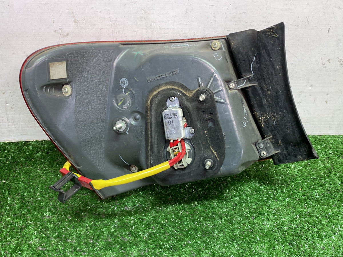 2006 Lexus GS450h - Right Taillight PN: KOITO 30-325