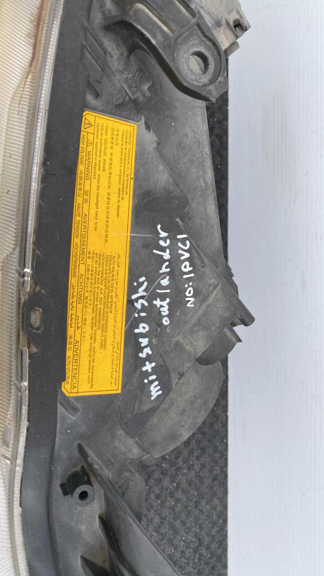 2008 Mitsubishi Outlander - Left Headlight