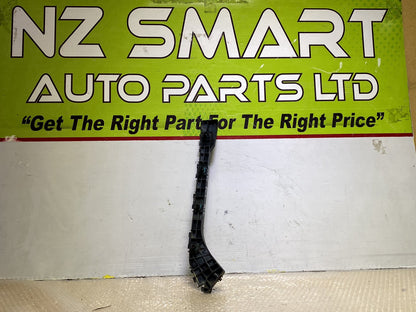 2009 Toyota Prius - Right Rear Bumper Retainer PN: 5257547020