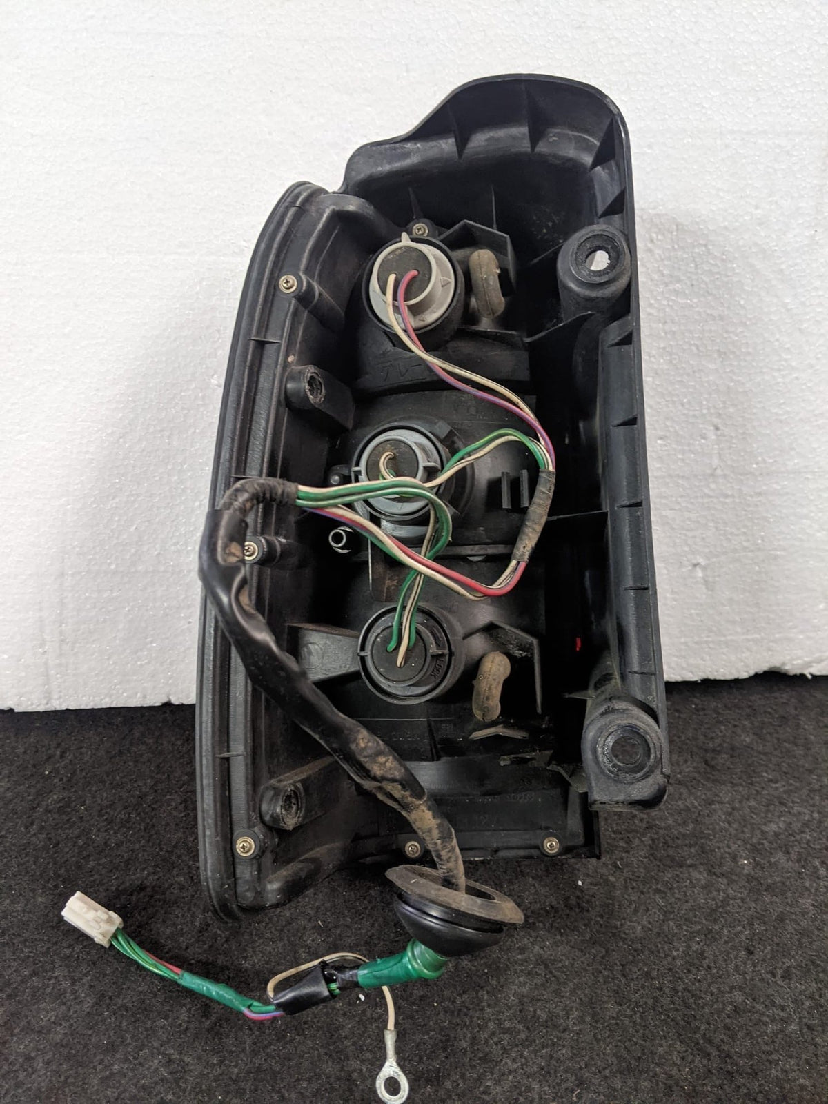 1998 Used Toyota Hilux - Right Taillight PN: 35-62