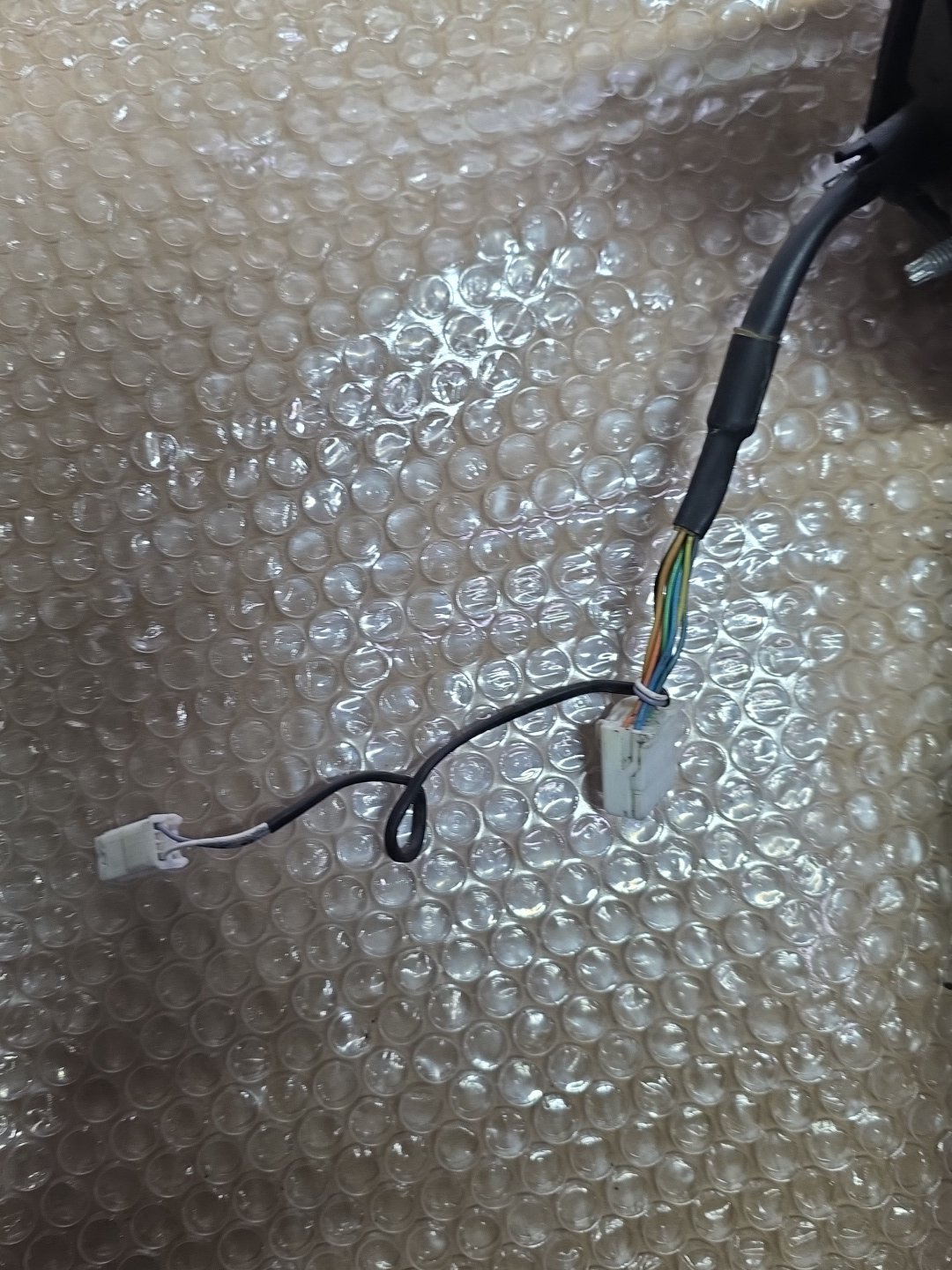 2016 Nissan Juke- Right Door Mirror PN: 2 plugs 15 wires