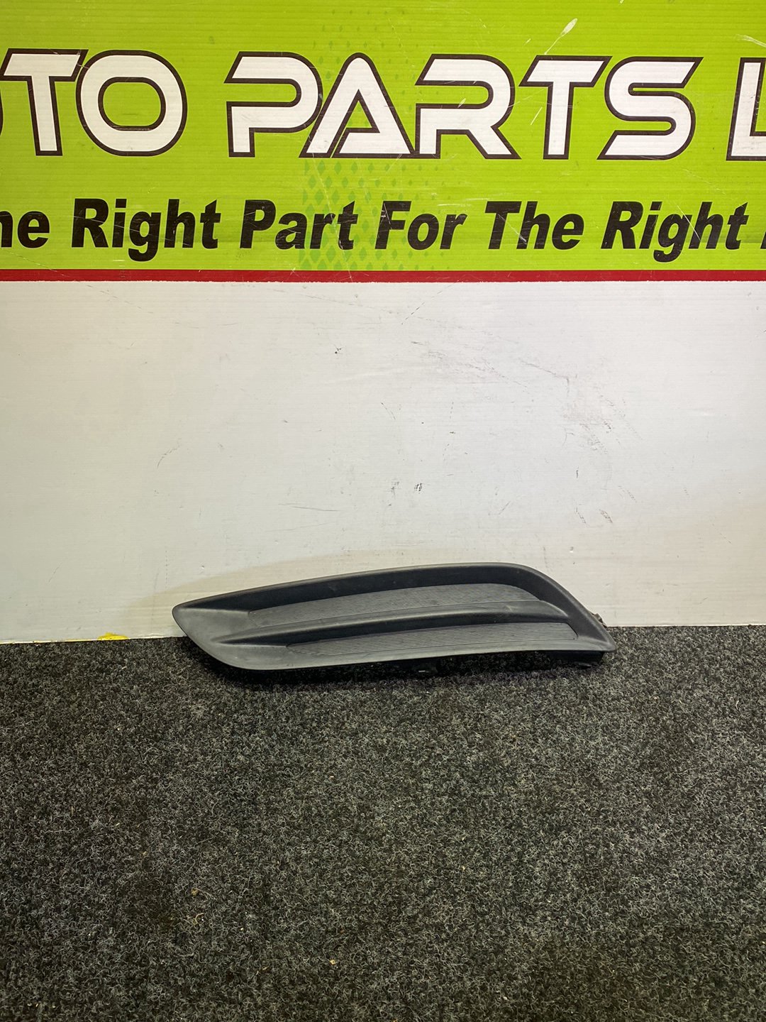 2015 Nissan Pulsar - Left Fog Light Cover PN: 62257 3ST0B