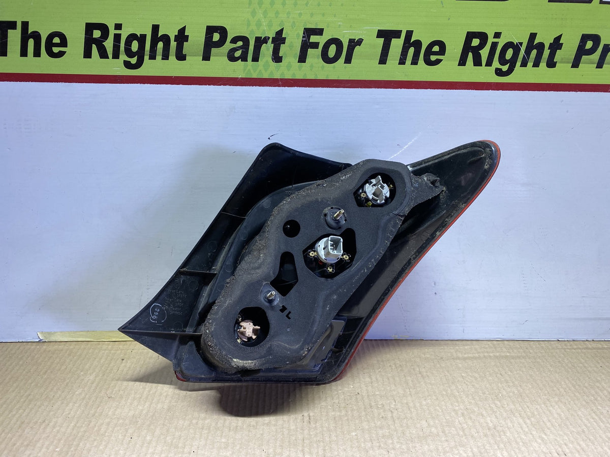 2002 Toyota Ist NCP60 - Left Taillight PN: Koito 52-056