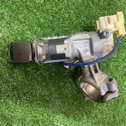 2004 Used Toyota Ist - Ignition Switch Key PN: 45020-52-1