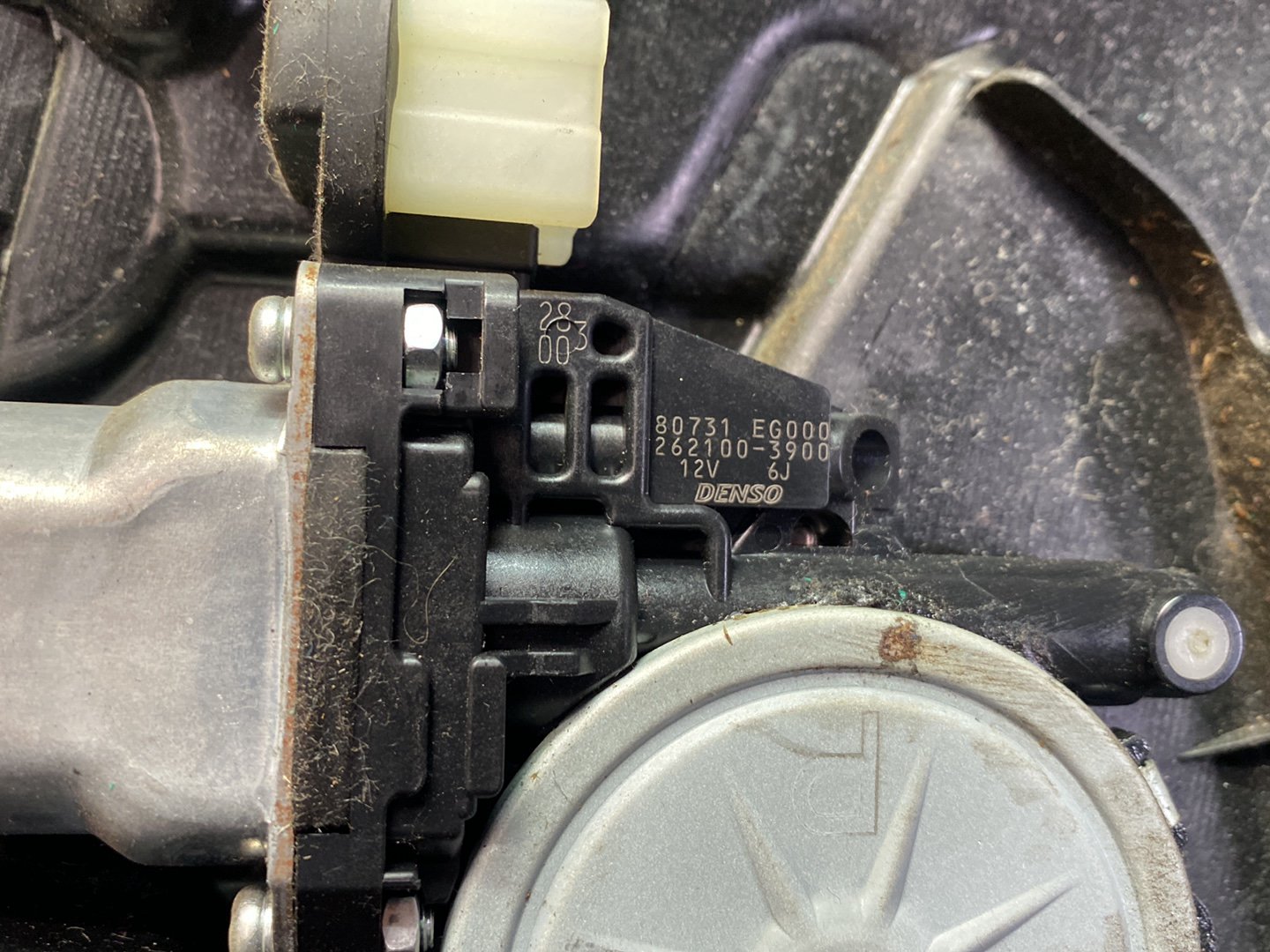 2007 Nissan X-Trail NT31 - Left Front Window Regulator/Motor