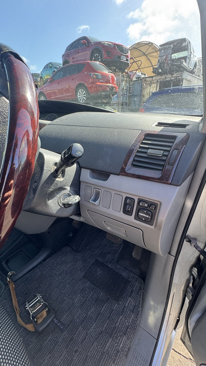 2005 Toyota Noah AZR60 Dismantling For Parts