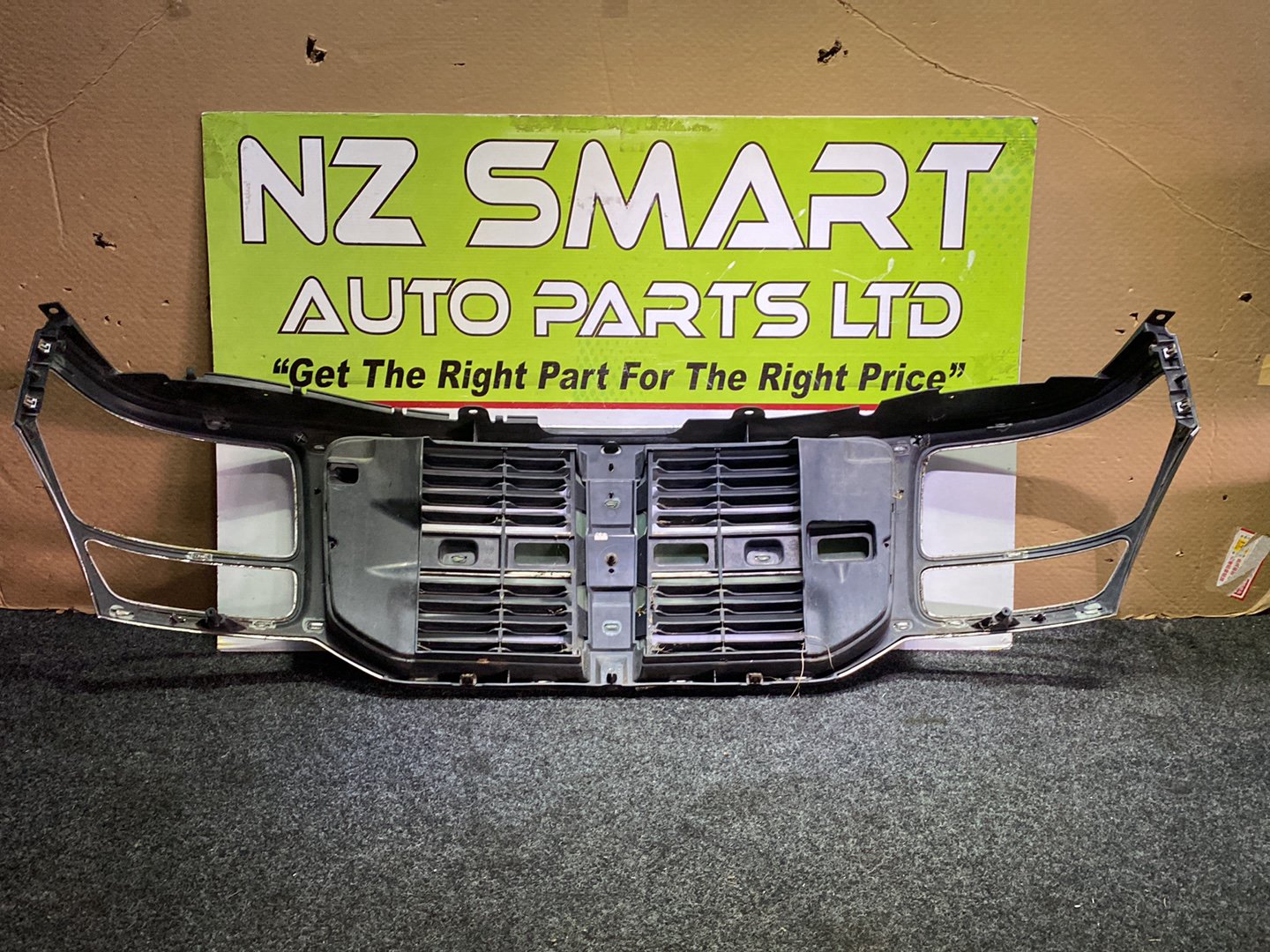 2007 Dodge Nitro - Upper Bumper Grille