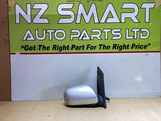 2000 Toyota Platz NCP12 - Right Door Mirror PN: 7 wires