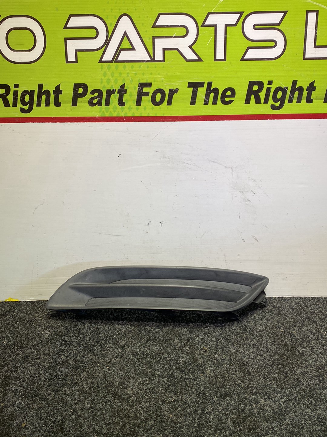 2015 Nissan Pulsar - Right Fog Light Cover PN: 62256 3ST0B