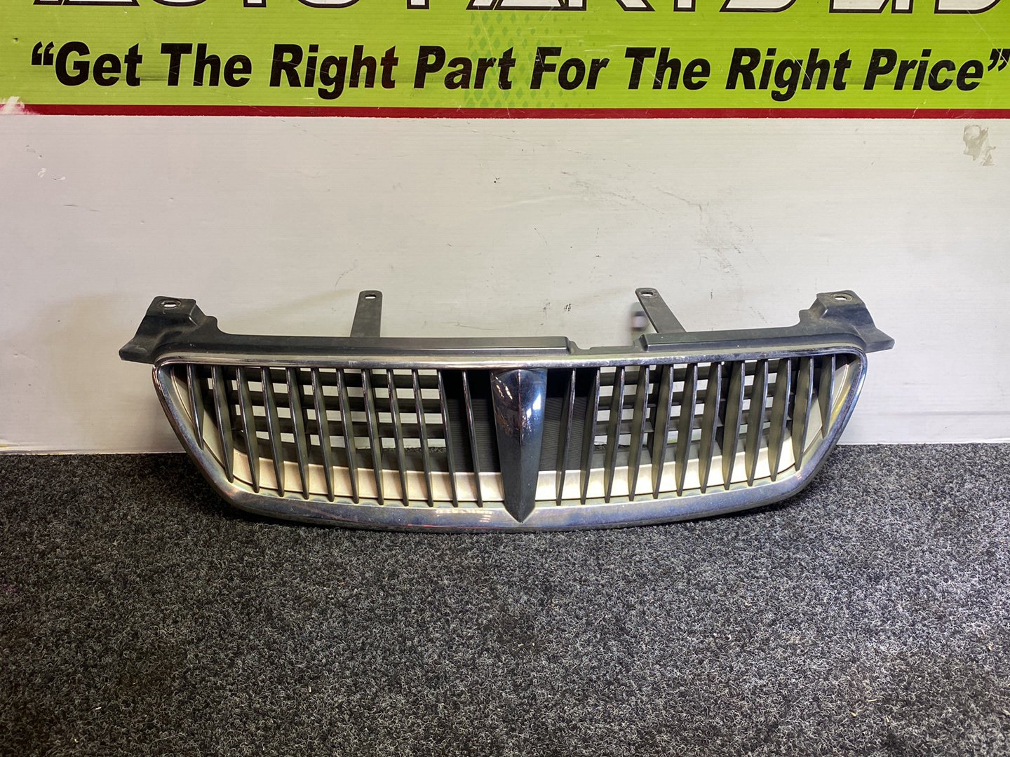 2002 Nissan Pulsar - Upper Bumper Grille PN: 62310 8M400