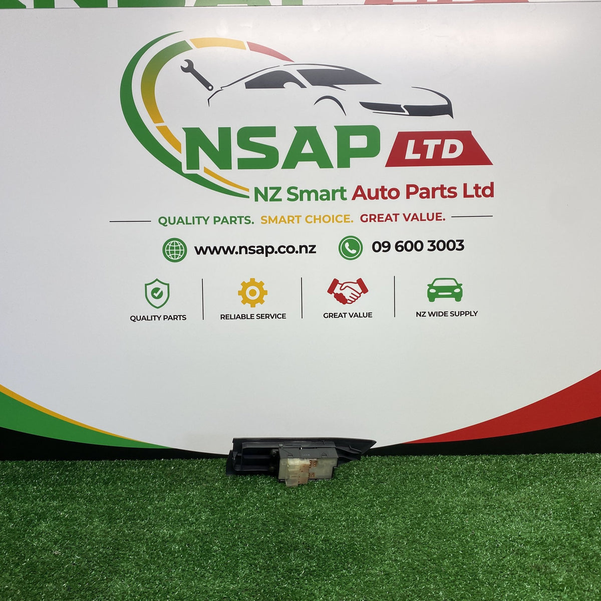 2005 Nissan AD - Master Power Window Switch PN: See photos
