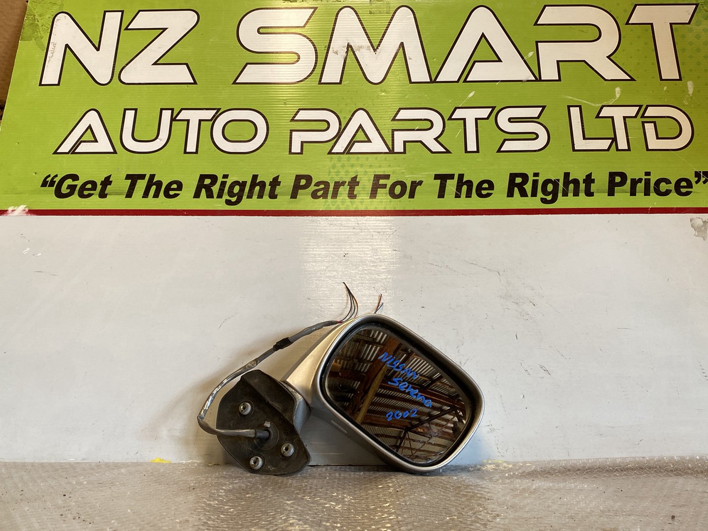 2002 Nissan Serena- Right Door Mirror PN: 5 wires