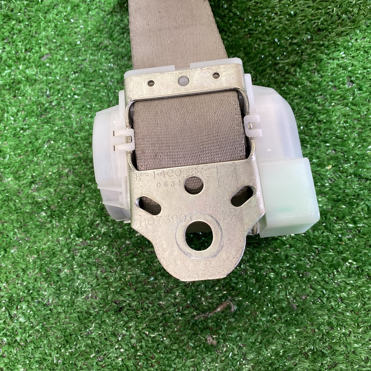 2006 Toyota Estima - Left Rear Centre Seat Belt PN: See photos