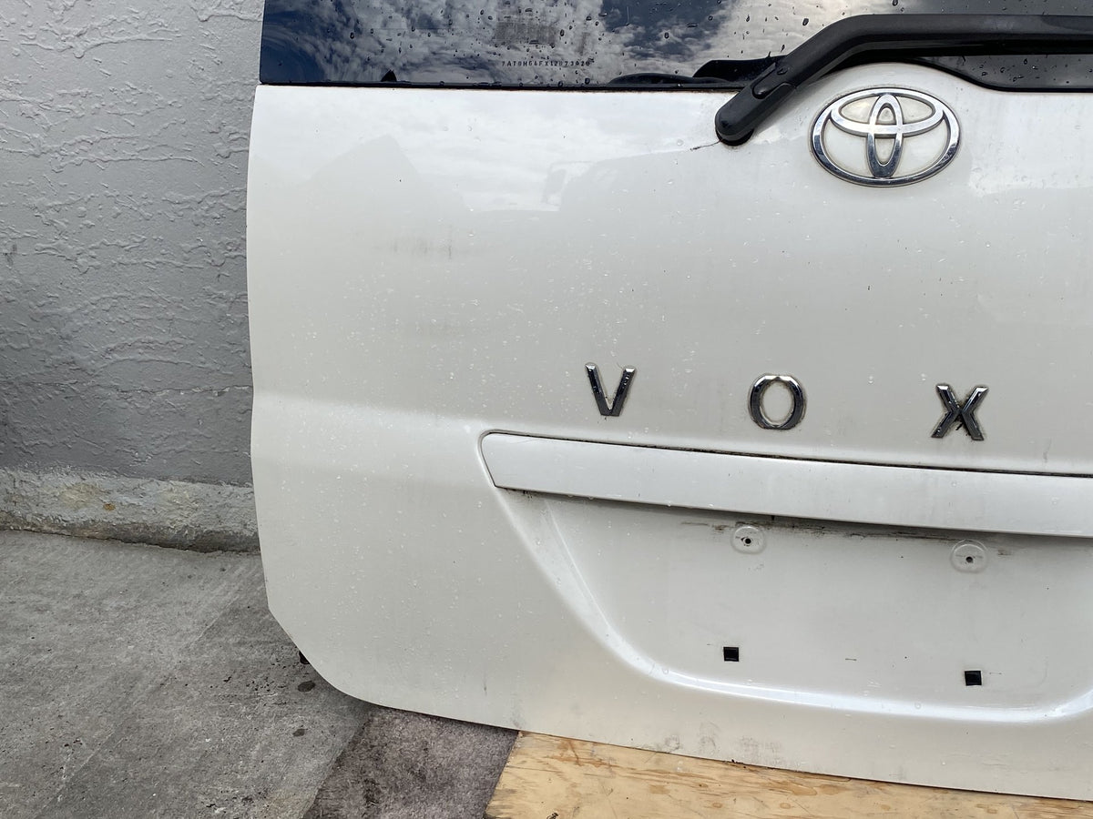 2006 Used Toyota Voxy AZR60 - Tailgate