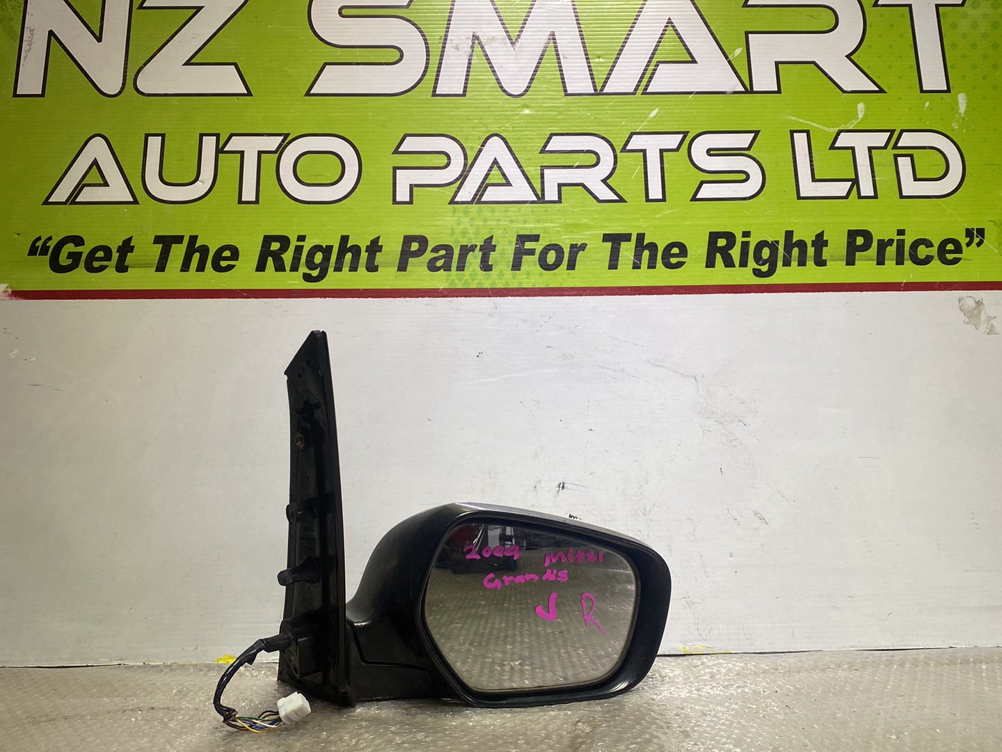2004 Mitsubishi Grandis- Right Door Mirror PN: 9 wires