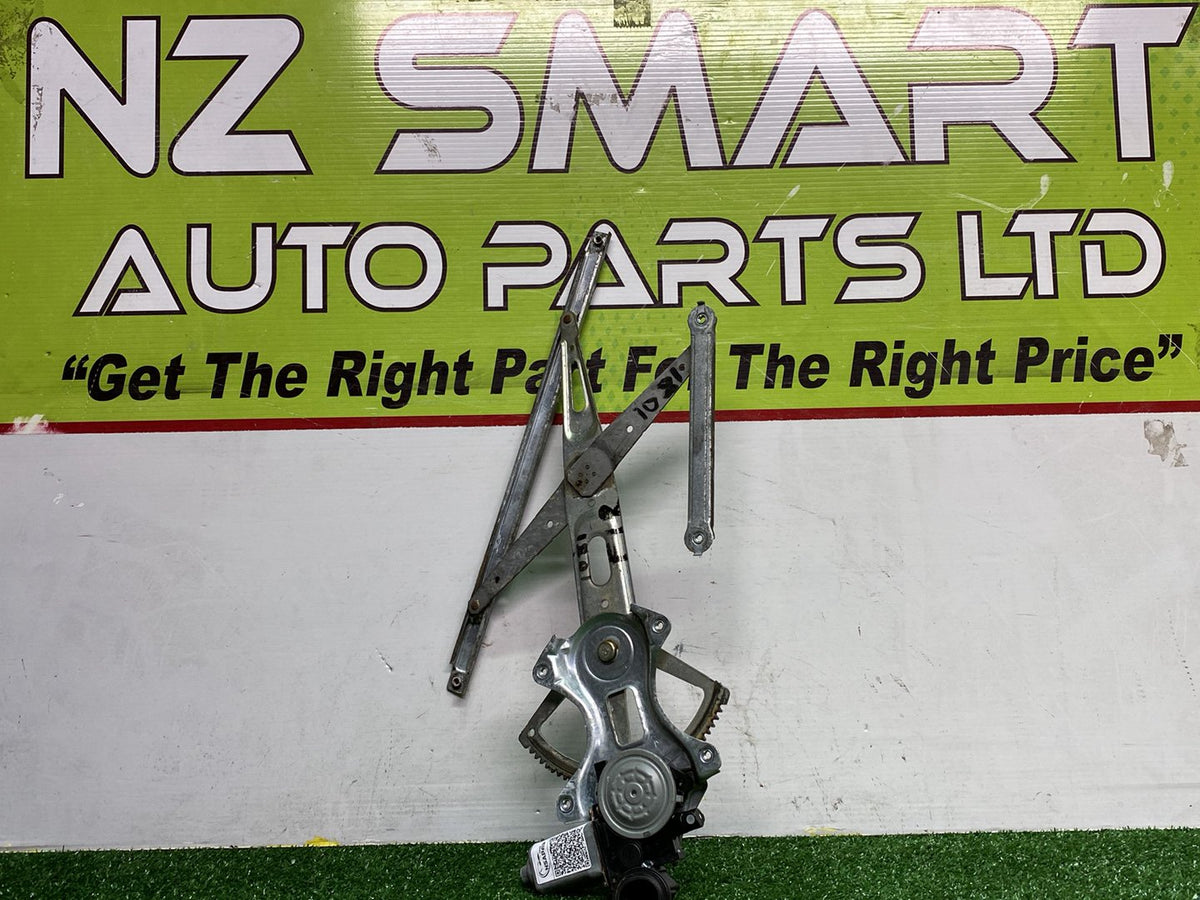 2005  Used Toyota Ist NCP60 - Right Front Window Regulator/Motor PN: See photos