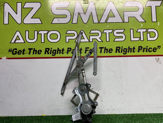 2005  Used Toyota Ist NCP60 - Right Front Window Regulator/Motor PN: See photos
