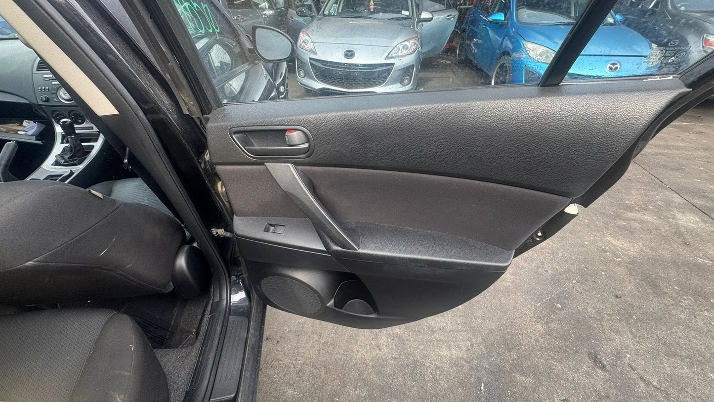 2011 Mazda Mazda3 JM0BL10F100223268  Dismantling For Parts