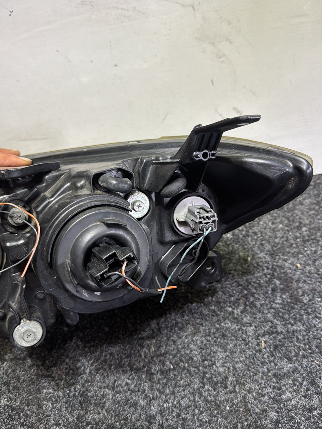 2006 Mazda Axela - Right Headlight PN: STANLEY P2690