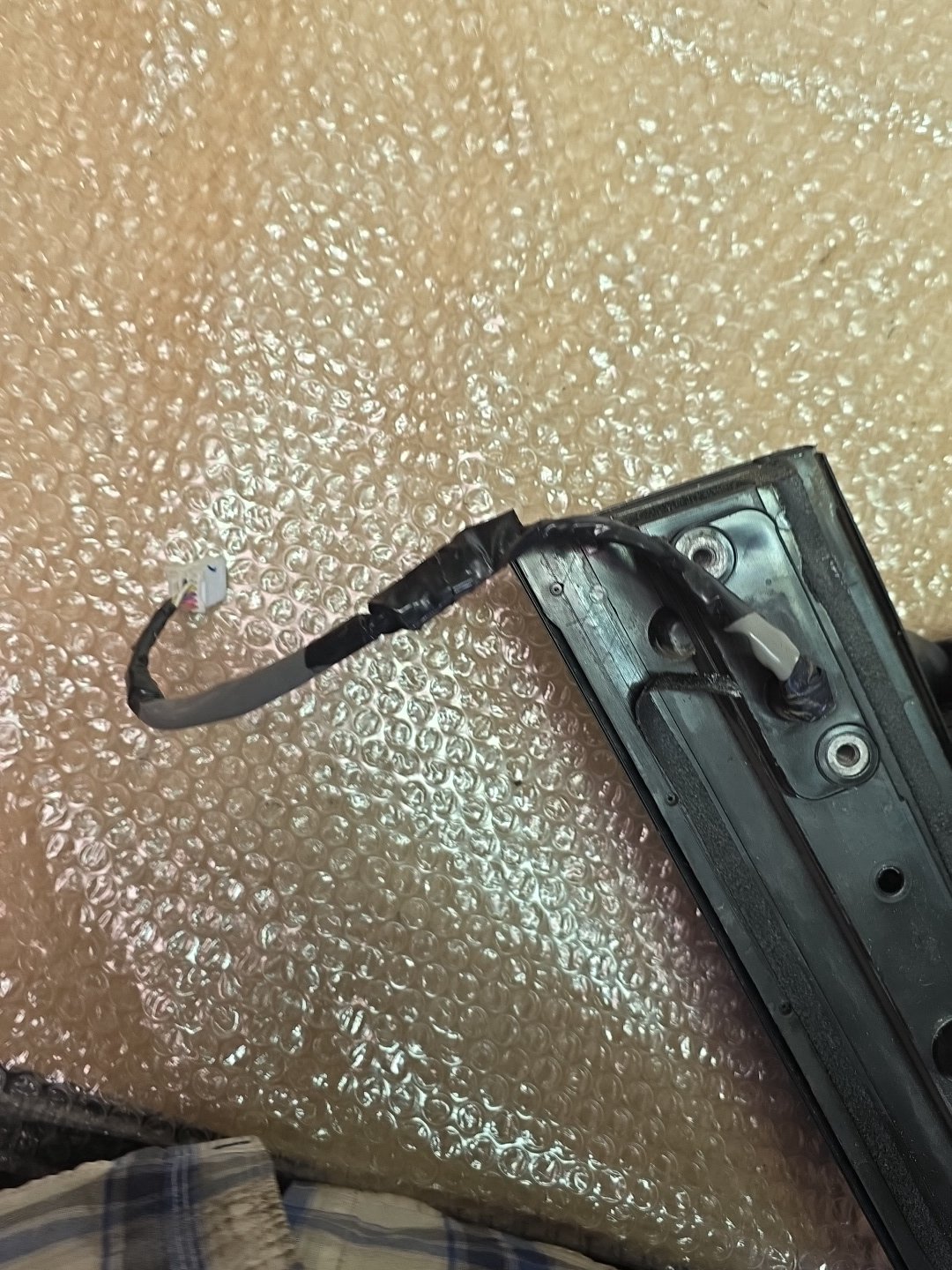 2008 Nissan Serena - Left Door Mirror PN: 8 wires