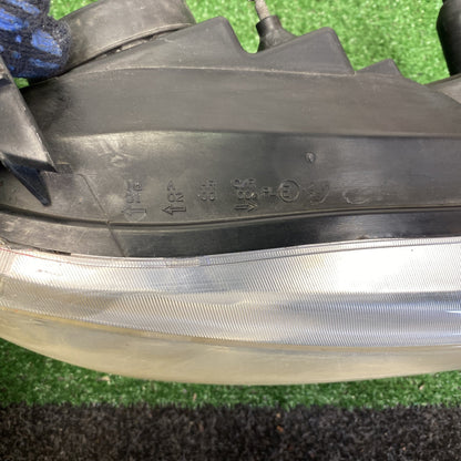 2006 Ford Falcon - Right Headlight PN: 5R2913005CA