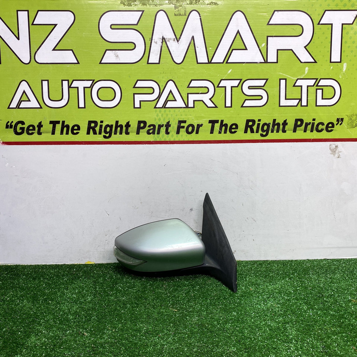 2015 Nissan Pulsar - Right Door Mirror PN: 5 Wires