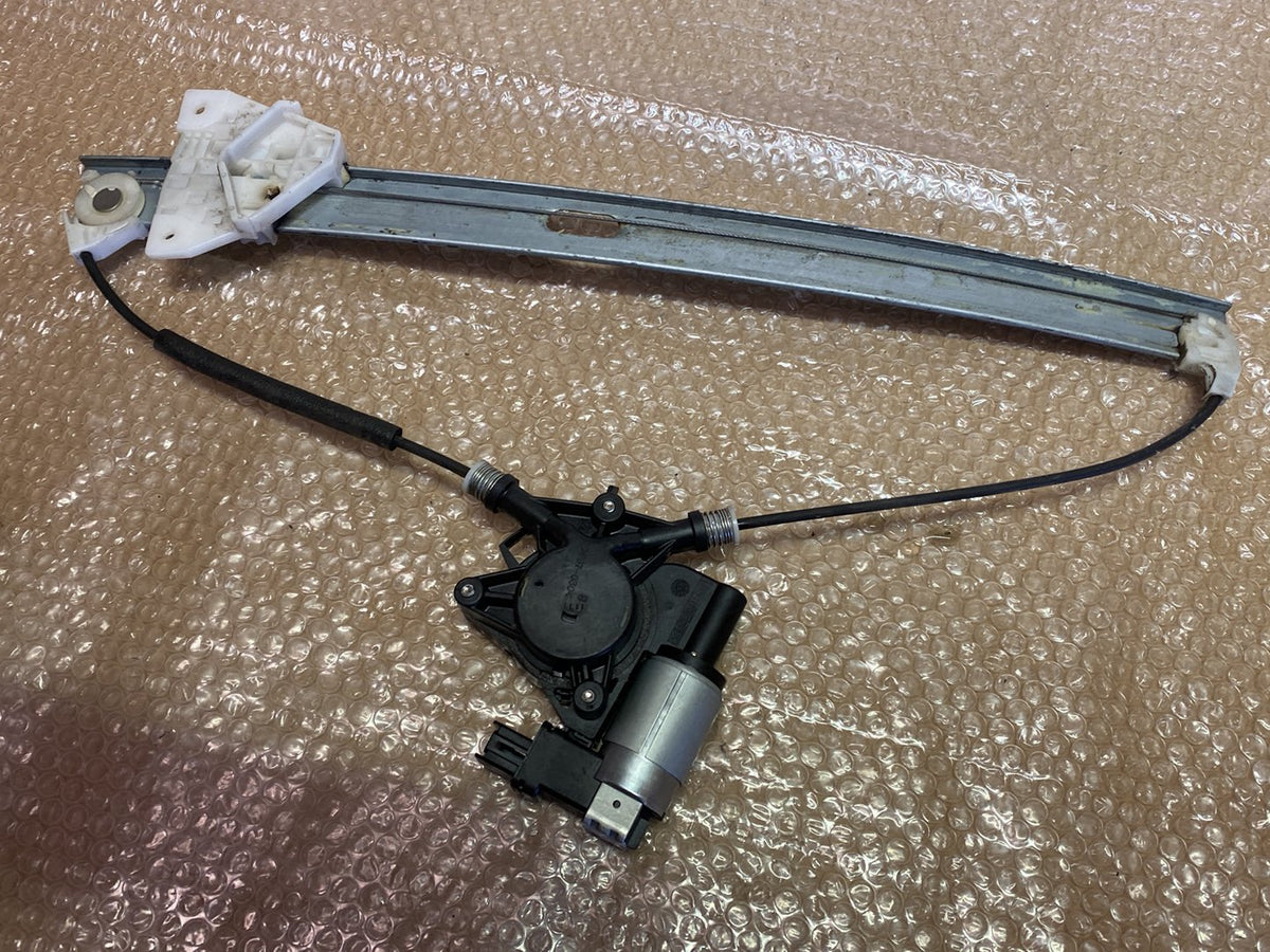 2007 Mazda CX-7 - Right Front Window Regulator/Motor PN: see photos