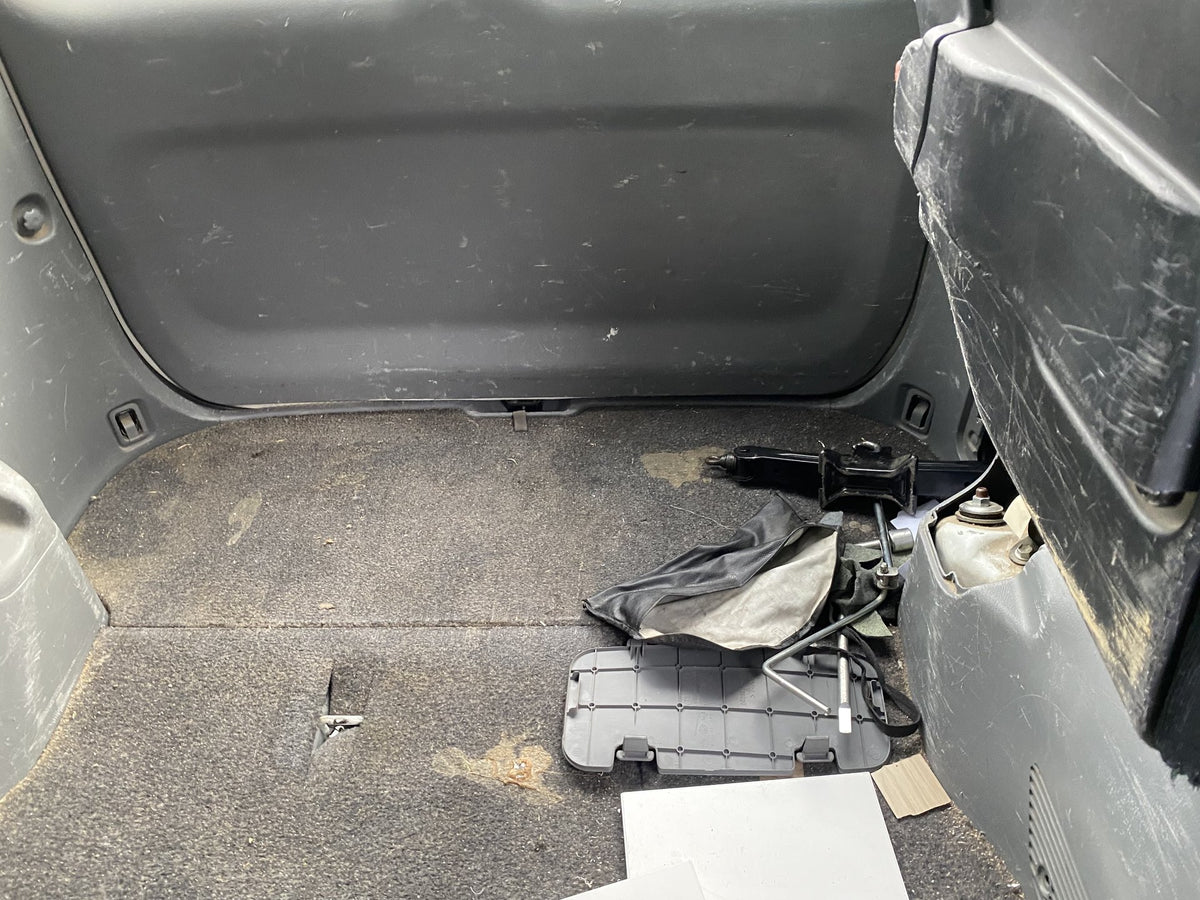 2007 Toyota Voxy AZR60- Dismantling For Parts