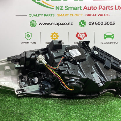 2011 Nissan Leaf - Right Headlight PN: Auto Adjust/ Hid Type/ ICHIKOH 1847