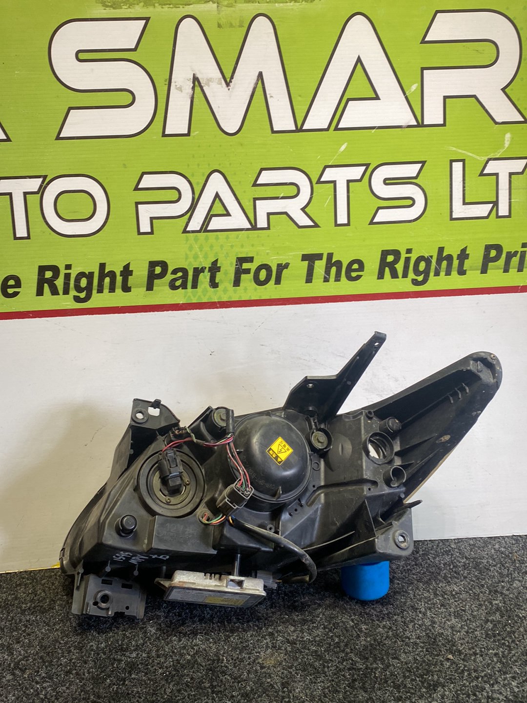 2005 Mazda MPV- Left Headlight