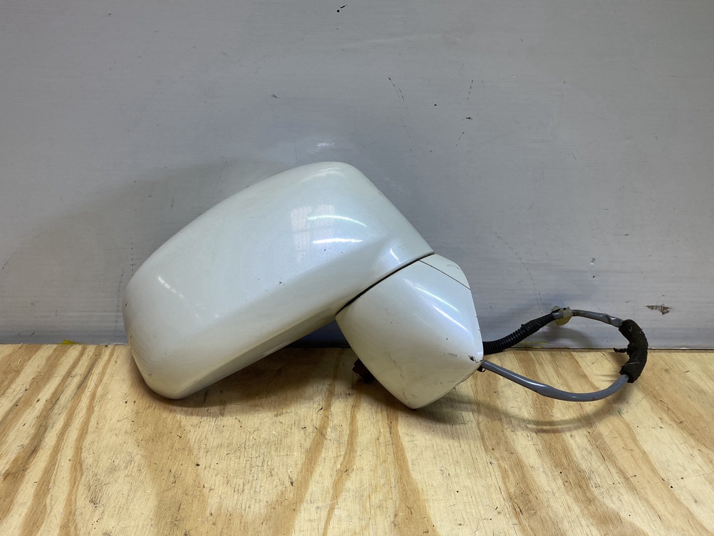 2010 Nissan Tiida SC11 - Right Door Mirror PN: 5 wires