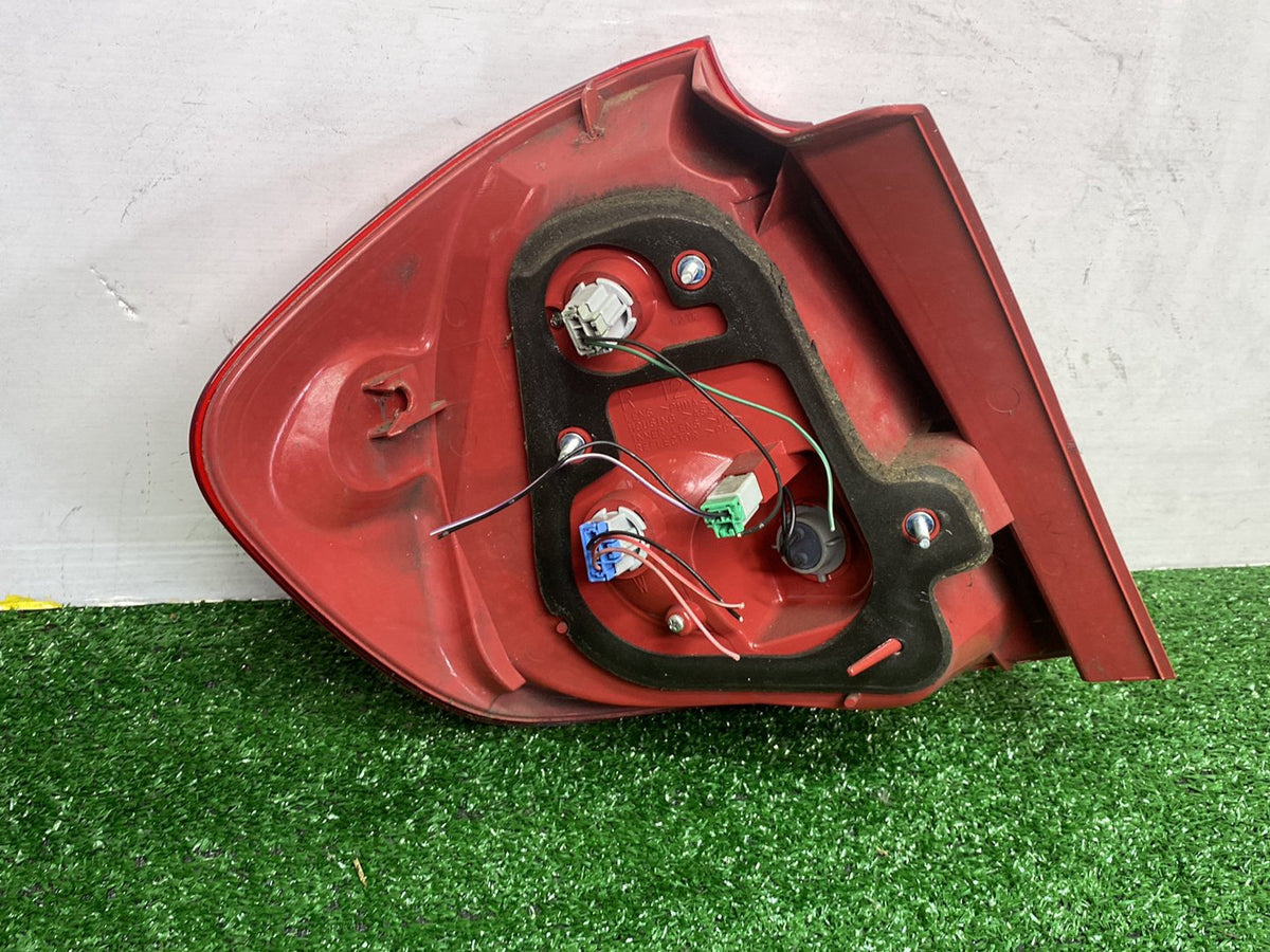 2007 Mazda Verisa - Right Taillight PN: P4417