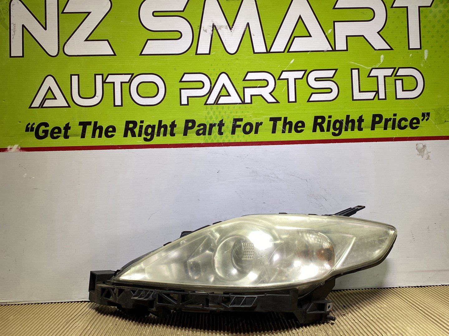 2009 Mazda Premacy- Left Headlight PN: STANLEY 3550