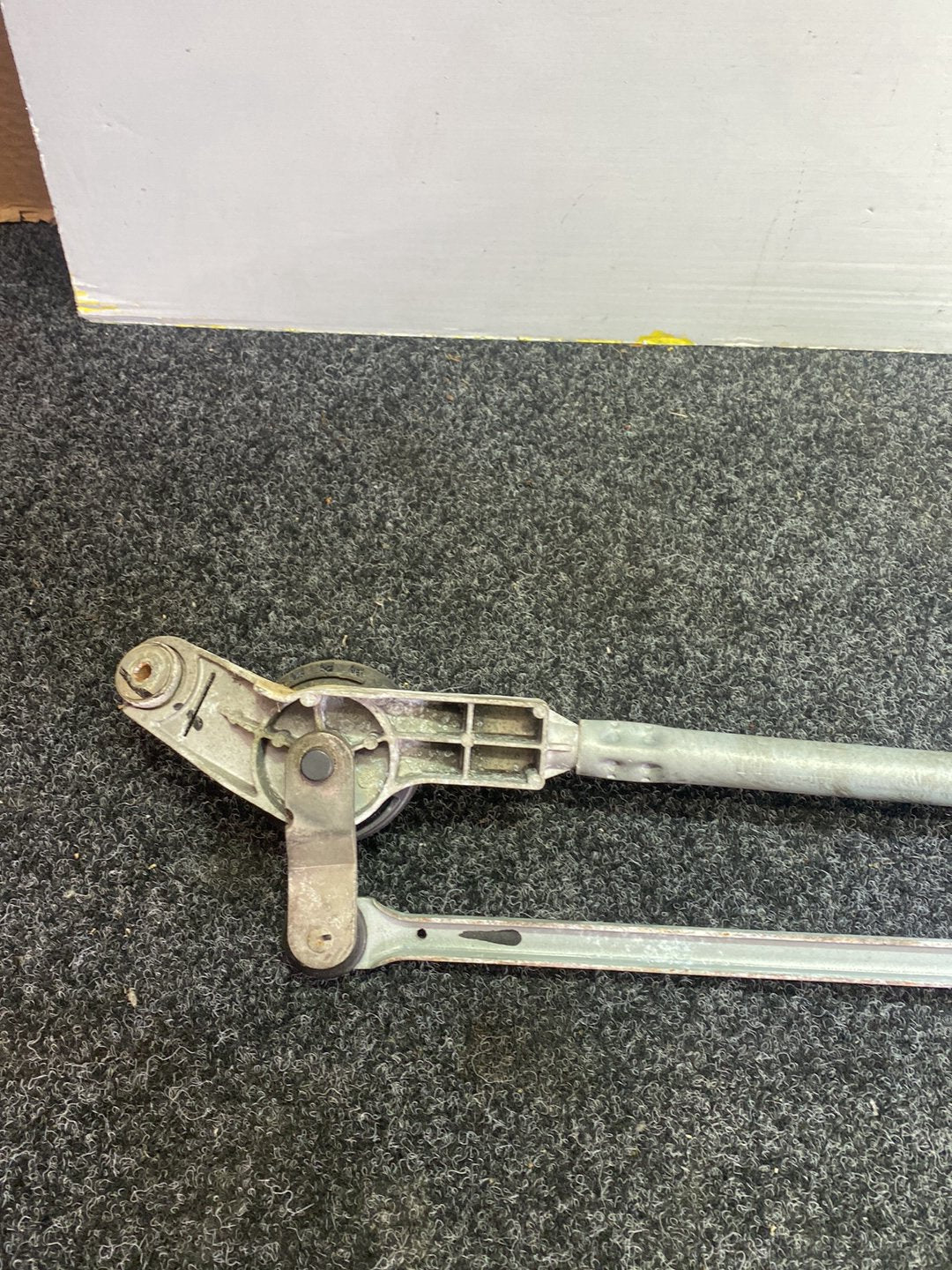2010 Nissan Juke YF15 - Front Wiper Rack Assembly