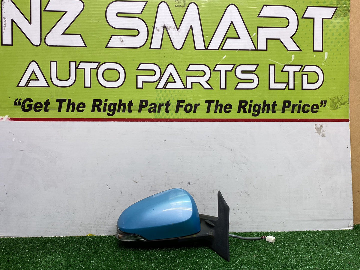 2013 Used Toyota Aqua NHP10 - Right Door Mirror PN: 7 wires