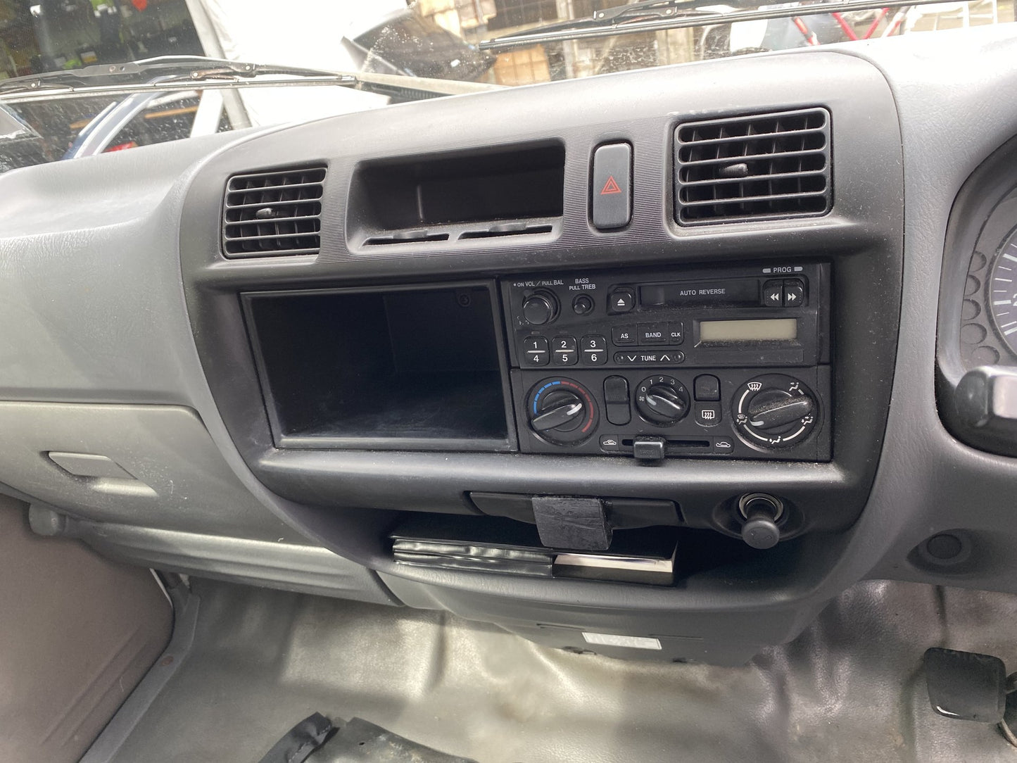 2005 Mazda E2000 Dismantlinng For Parts