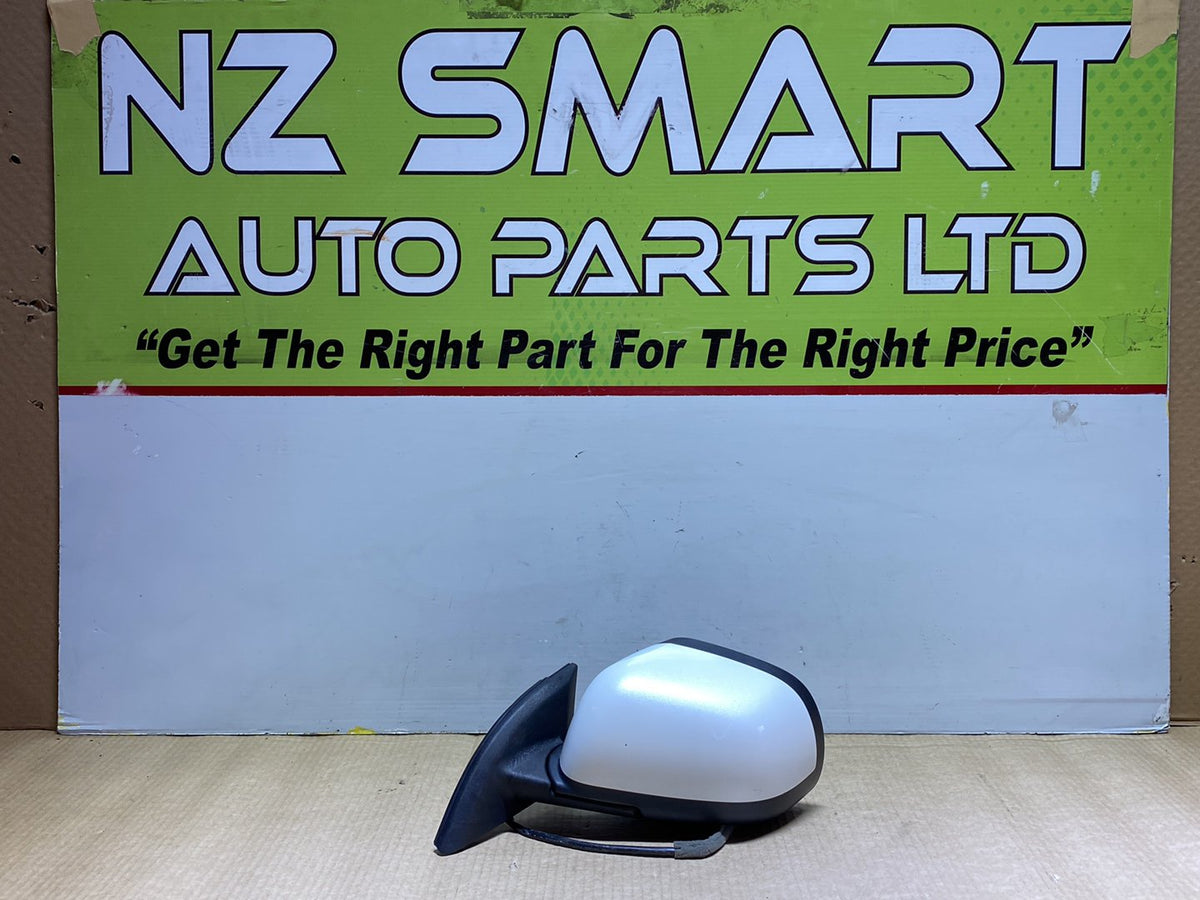 2013 Nissan Leaf AZE0 - Left Door Mirror PN: 5 wires