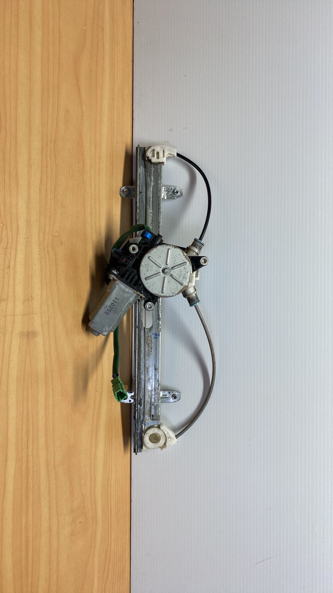 2000 Honda Integra- Left Front Window Regulator/Motor PN: