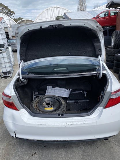2016 Toyota Camry Hybrid H Dismantling For Parts