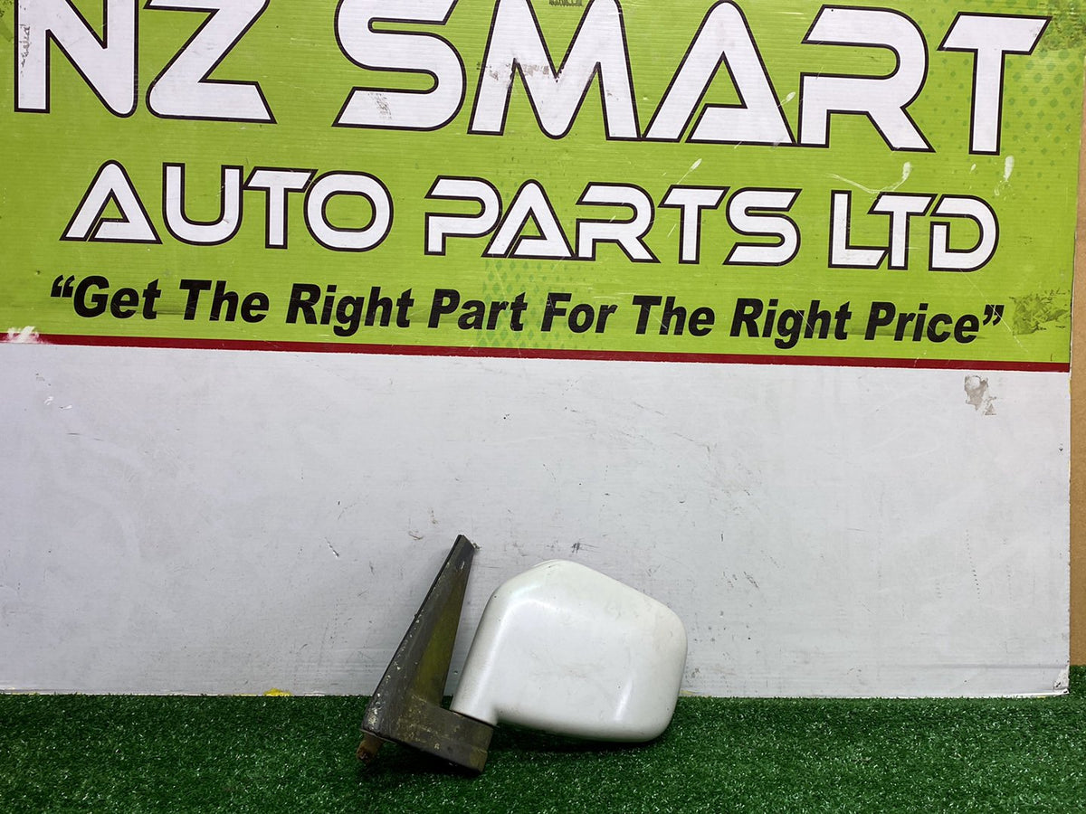 2002 Mitsubishi Pajero - Left Door Mirror PN: 5 wires