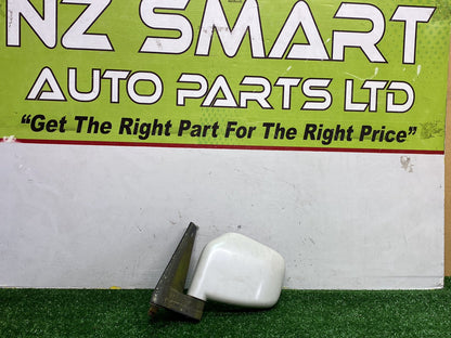 2002 Mitsubishi Pajero - Left Door Mirror PN: 5 wires