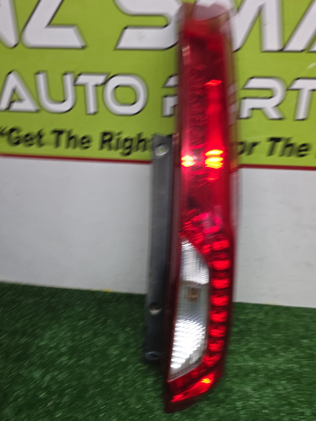 2011 Nissan X-Trail - Right Taillight PN: 220-23380