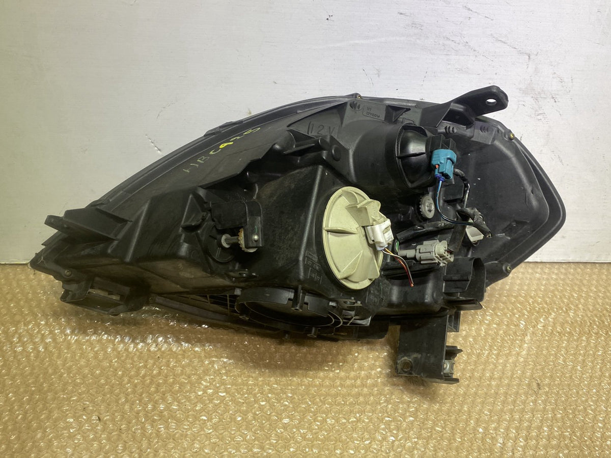 2005 Nissan Teana - Right Headlight PN: 260109Y025