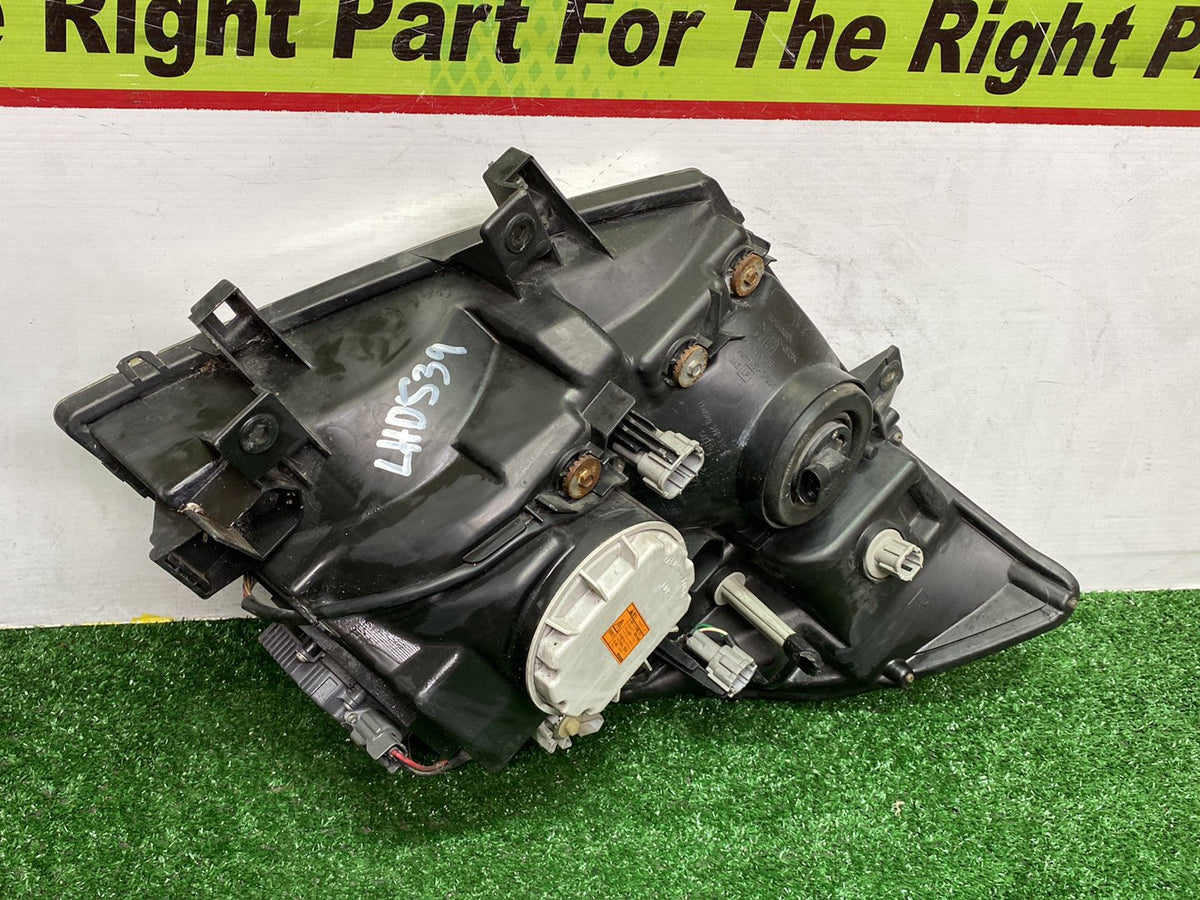 Aug 2004 to Dec 2010 - Nissan Elgrand E51 - Right Headlight - Hid, Grey Led Type, Lens# 100-24852
